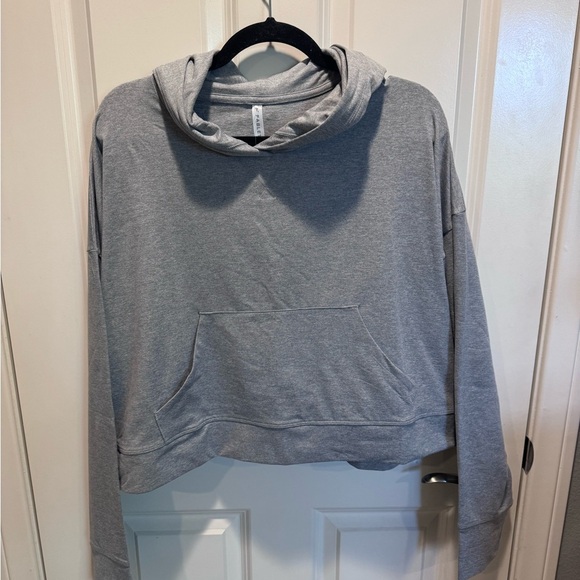 Fabletics Gray Cropped Hoodie size XL - Picture 1 of 3
